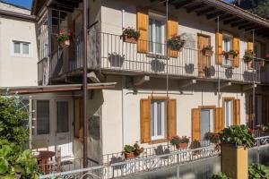 an apartment building with flowerpots on the balconies at La Sciora Oliva in Chiavenna