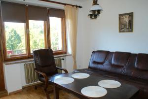 Posedenie v ubytovaní Apartament w Kozubniku z widokiem na góry + 32 fotografií