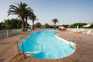 Piscina de la sau aproape de Bungalow en Maspalomas, Los Melocotones