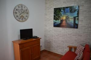 Telewizja i/lub zestaw kina domowego w obiekcie Apartamentos Flor del Cotillo
