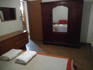 a hotel room with a bed and a large mirror at Departamentos Chiquina in Las Grutas