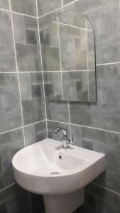 Ein Badezimmer in der Unterkunft Thapae Gate Lodge