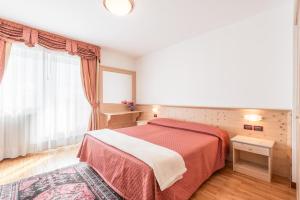 Postel nebo postele na pokoji v ubytování Hotel Dolomiti