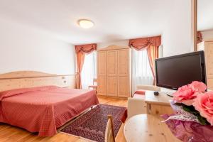 Postel nebo postele na pokoji v ubytování Hotel Dolomiti