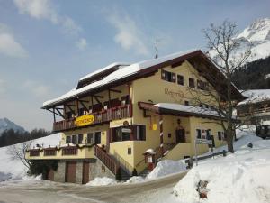 Afbeelding uit fotogalerij van Bergchalet Hotel Reinerhof in Riva di Tures