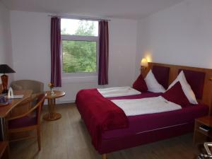 Postel nebo postele na pokoji v ubytování Hotel Wildunger Hof mit Gemeinschaftsküche + 37 fotografií