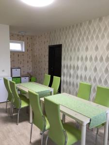 TV a/nebo společenská místnost v ubytování Kristály apartmanok