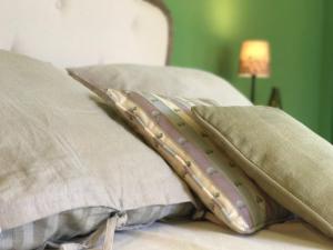 A bed or beds in a room at Borgo del Gelso