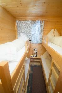 Postel nebo postele na pokoji v ubytování Gomig Hütte
