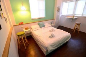 Tempat tidur dalam kamar di Leaf Hostel