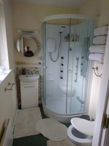 Et badeværelse på Bluebell Cottage