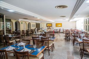 Restoran või mõni muu söögikoht majutusasutuses Phenícia Bittar Hotel
