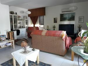 Afbeelding uit fotogalerij van Shared Top 1st floor villa in Limassol