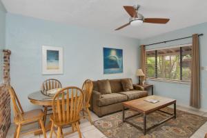 Area soggiorno di Beach Place Guesthouses