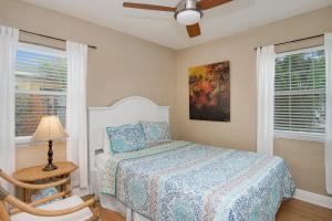 Letto o letti in una camera di Beach Place Guesthouses