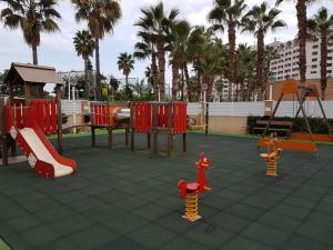 Area permainan anak di Apartamento bahia park 1a linea Marina d'or