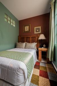 Postel nebo postele na pokoji v ubytování Inn at 87