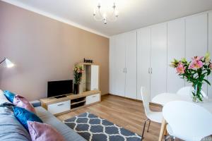 Μια τηλεόραση ή/και κέντρο ψυχαγωγίας στο ClickTheFlat Avenue Place Apart Rooms