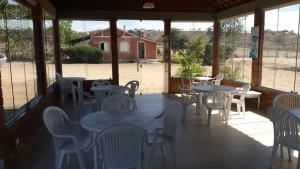 ห้องอาหารหรือที่รับประทานอาหารของ Casa de Campo com piscina