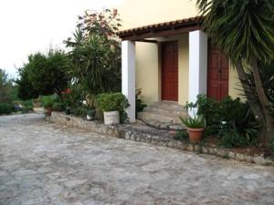 Photo de la galerie de l'établissement Hotel Heleni Apartments, à Ancient Epidavros