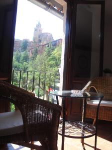 Un balcón o terraza de Hotel Mesón del Gallo
