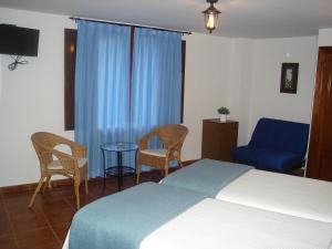 Cama o camas de una habitación en Hotel Mesón del Gallo