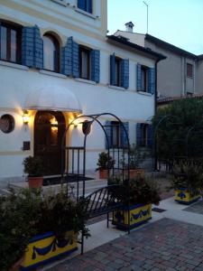 a building with a gate and plants in front of it at Ca'Nova Alloggi in Campalto