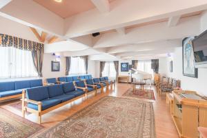 TV a/nebo společenská místnost v ubytování Hotel Dolomiti