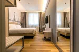 Postel nebo postele na pokoji v ubytování 43 Station Hotel