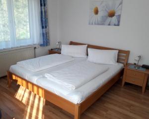 Fotografia z galérie ubytovania Gasthof-Pension Silvia v destinácii Haibach ob der Donau + 23 fotografií
