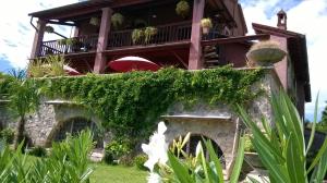 A garden outside Bed and Breakfast Posserle