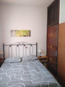 Un pat sau paturi într-o cameră la Goyo Gomera Apartments