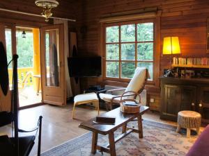 Traditional Chalet in Sapois Vosges with Balconyにあるシーティングエリア