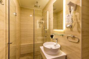 Bilik mandi di Privilege Suites by Central Park