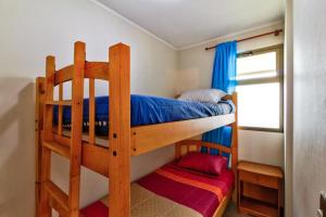 two bunk beds in a small room with a window at Departamento Mondaca Vista Mar in Valparaíso +16 photos