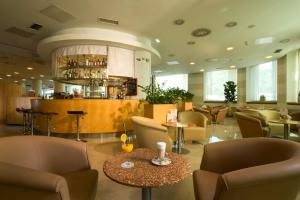 Ο χώρος του lounge ή του μπαρ στο City Hotel Ljubljana