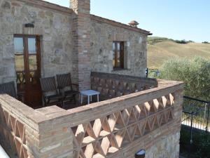 Balkón alebo terasa v ubytovaní Apartment in Asciano with Panoramic Views