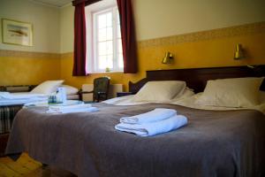 Letto o letti in una camera di Värdshuset Hwitan