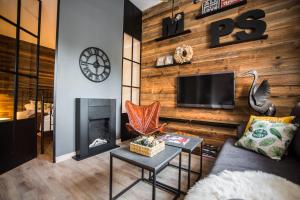 Televízia a/alebo spoločenská miestnosť v ubytovaní Nice Stay 2