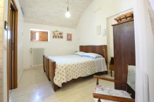 a small bedroom with a bed in a room at Agriturismo L'Aire Alberobello in Alberobello