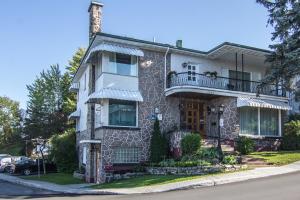 Imagen de la galería de Gite Au P'tit Manoir B&B, en Saguenay