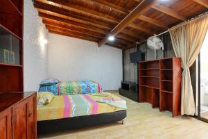 Kama o mga kama sa kuwarto sa Casa Grande Para Grupos Siete Habitaciones BiG HOUSE 7 Bedrooms