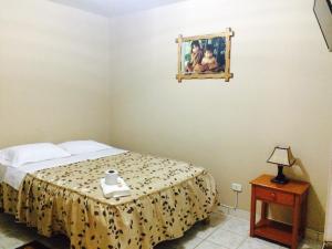 Tempat tidur dalam kamar di Hostal Oro Verde-Villa Rica