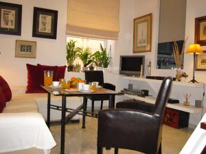 A television and/or entertainment centre at APARTAMENTO EN CENTRO HISTÓRICO con PARKING GRATIS