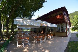 Restaurace v ubytování Popas Azuga + 9 fotografií