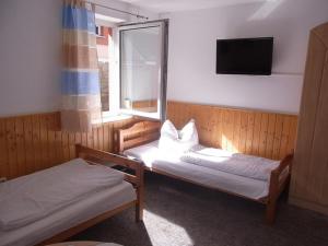 Postel nebo postele na pokoji v ubytování Fred's Zimmer & Ferienwohnungen