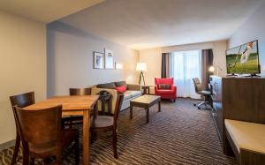 Posezení v ubytování Country Inn & Suites by Radisson, Rochester-Pittsford-Brighton, NY