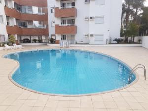 a large swimming pool in the middle of a building at Apto de 02 qtos no Ingleses - Florianopolis - SC in Florianópolis