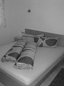 Ein Bett oder Betten in einem Zimmer der Unterkunft Ferienwohnung Hannes Steirer