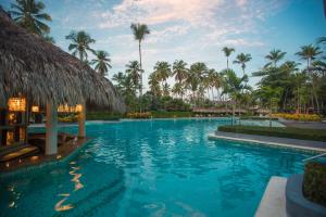 Bazén v ubytování Grand Palladium Bavaro Suites Resort & Spa - All Inclusive nebo v jeho okolí